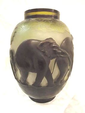 O_GALLE - Vase_à_décor_d'éléphants.jpg