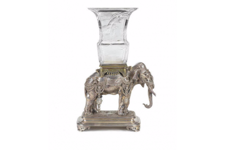 Cristallerie de Baccarat       :  Important vase en cristal et bronze argenté